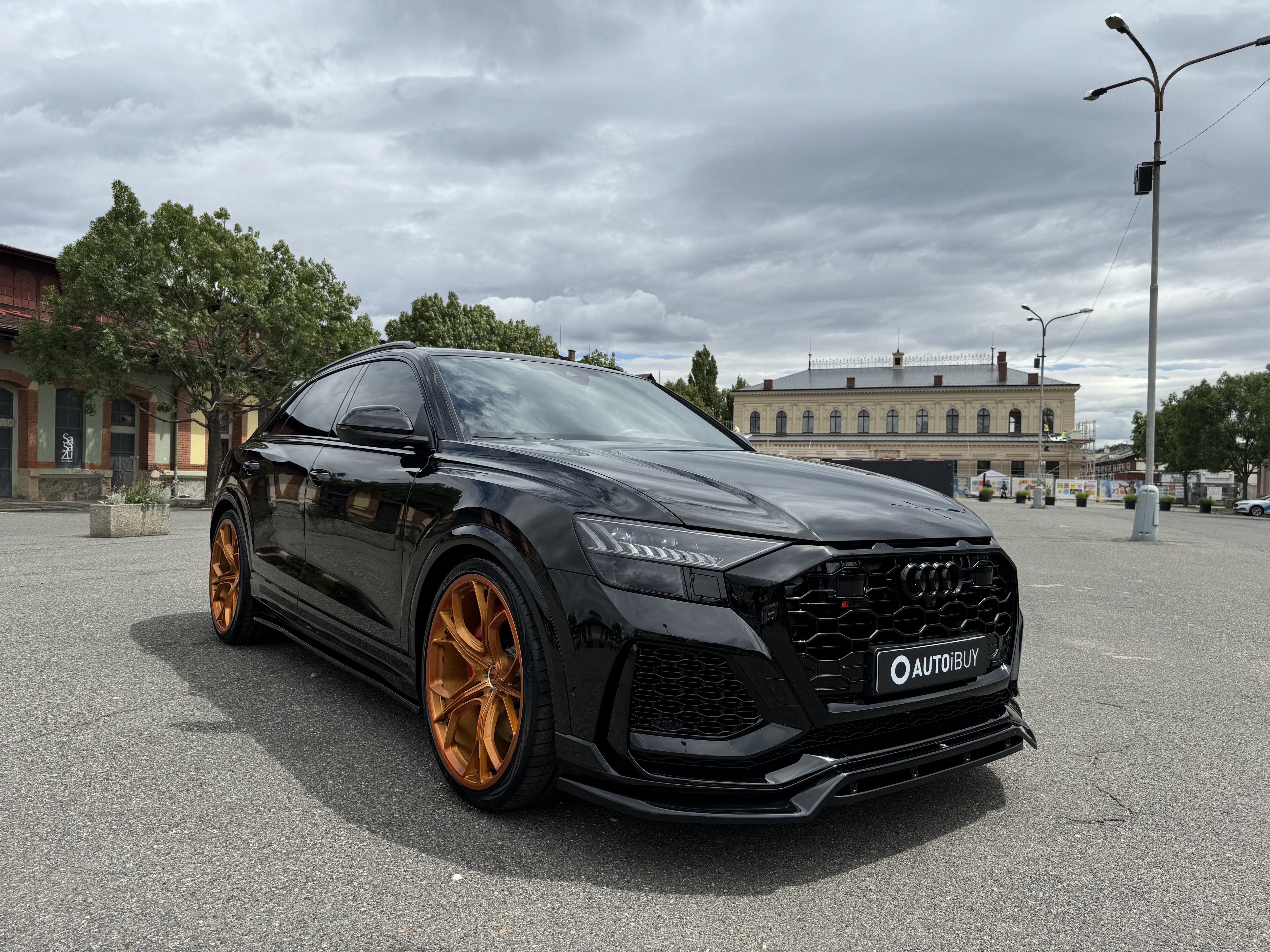 AUDI RSQ8 | BRUTAL 800 KONÍ | V8 BITURBO | SKLADEM | NEPŘEHLÉDNUTELNÉ | SUPER SPORT SUV COUPÉ | ČESKÉ OJETÉ AUTO | PRVNÍ MAJITEL | NÁKUP ONLINE | PRAHA | AUTOIBUY